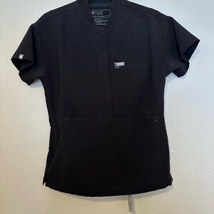 Figs black XS scrub top with top half button front and kangaroo pocket